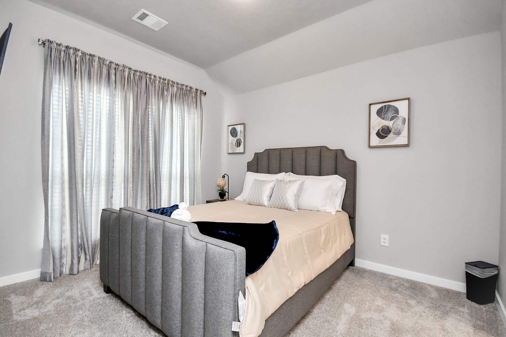 Elegant 4 Bedroom with High Speed WiFi in Katy — photo 3