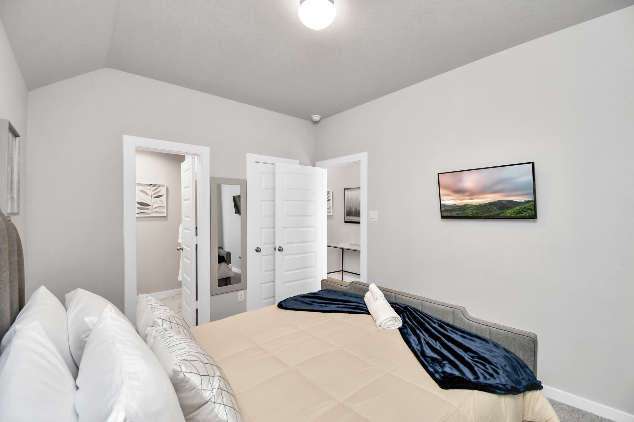 Elegant 4 Bedroom with High Speed WiFi in Katy — photo 4